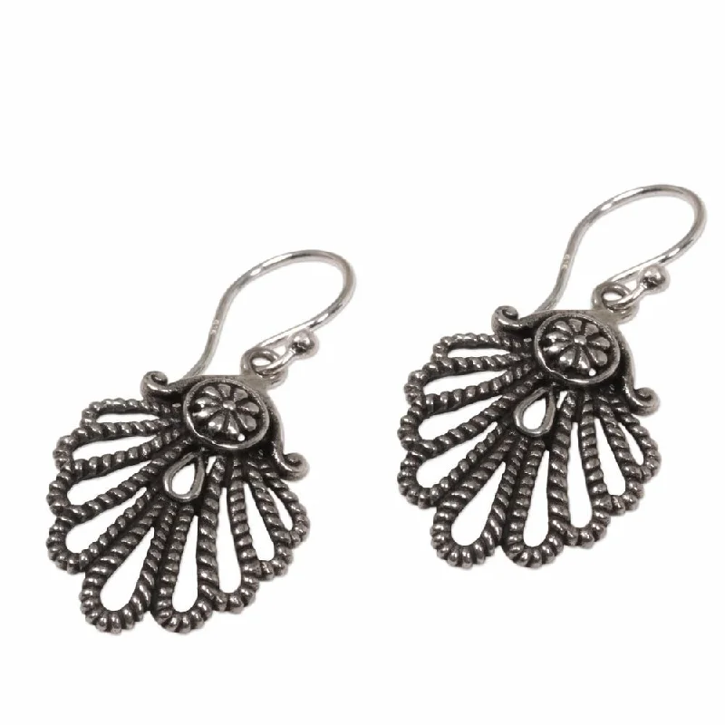 NOVICA Sterling Silver 'Gleaming Shell' Earrings - 1.4*0.7